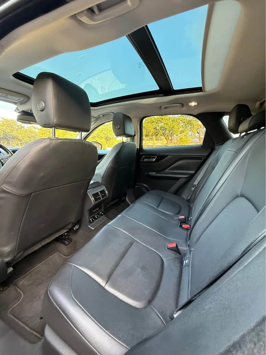 2017 Jaguar F-Pace - Image 11 of 15