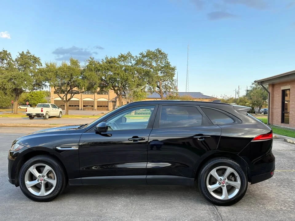 2017 Jaguar F-Pace - Image 2 of 15