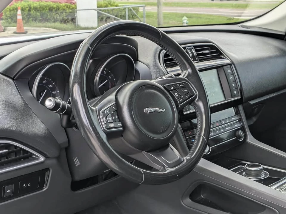 2017 Jaguar F-Pace - Image 5 of 6