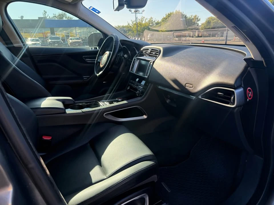 2017 Jaguar F-Pace - Image 10 of 11