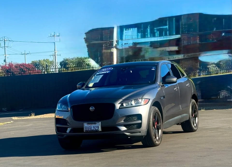 2017 Jaguar F-Pace - Image 3 of 11