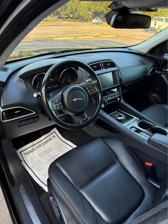 2017 Jaguar F-Pace - Image 9 of 15