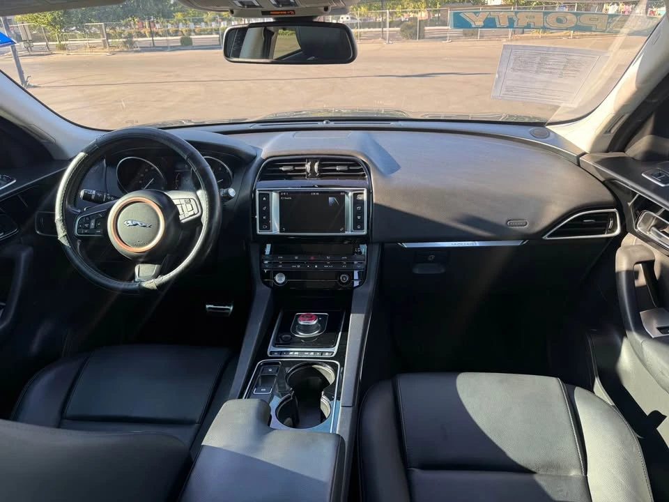 2017 Jaguar F-Pace - Image 7 of 11