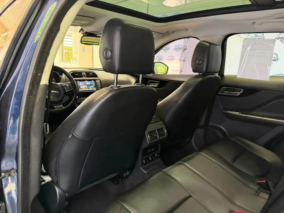 2017 Jaguar F-Pace - Image 10 of 15