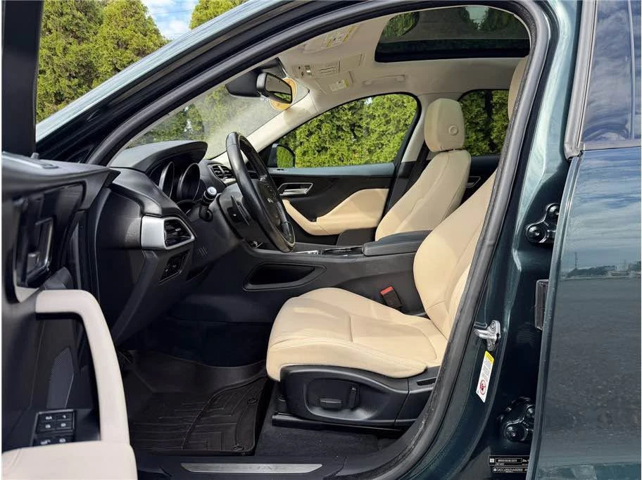 2017 Jaguar F-Pace - Image 11 of 17