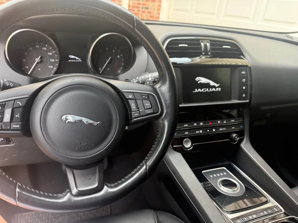 2017 Jaguar F-Pace - Image 2 of 11