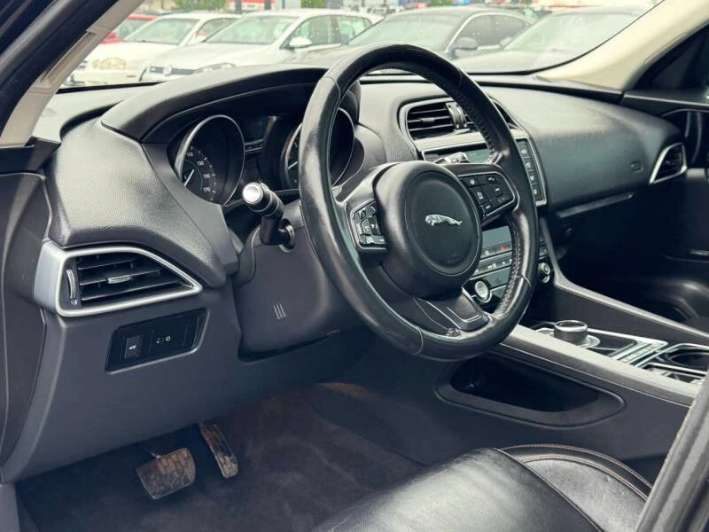 2017 Jaguar F-Pace - Image 9 of 20
