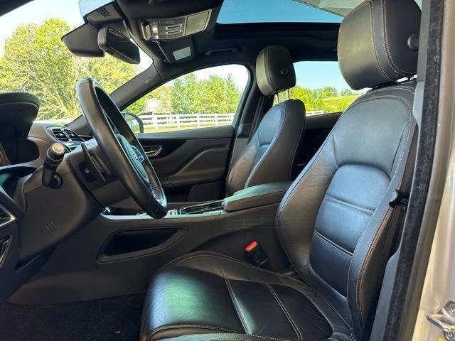 2017 Jaguar F-Pace - Image 8 of 10