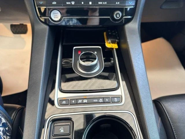 2017 Jaguar F-Pace - Image 19 of 20