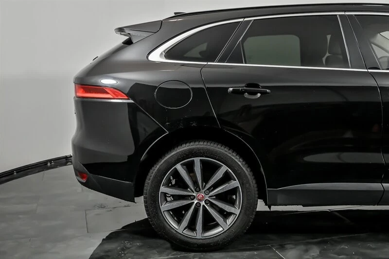 2017 Jaguar F-Pace - Image 11 of 21