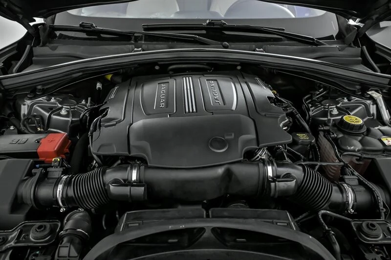 2017 Jaguar F-Pace - Image 14 of 21