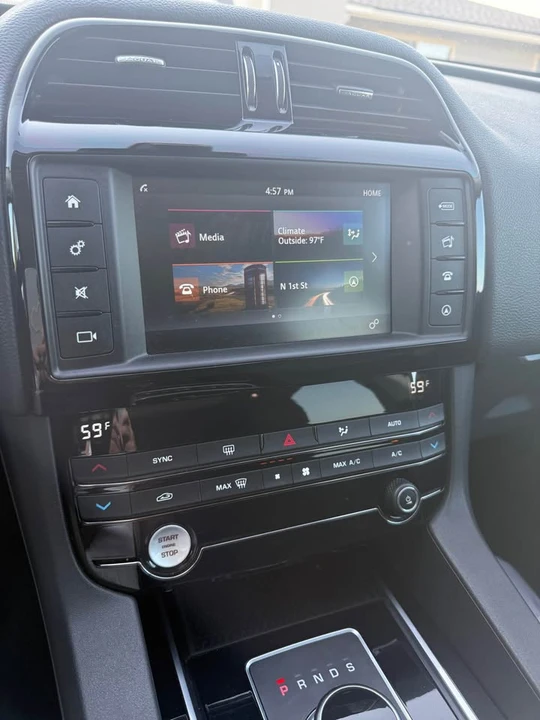 2017 Jaguar F-Pace - Image 6 of 10