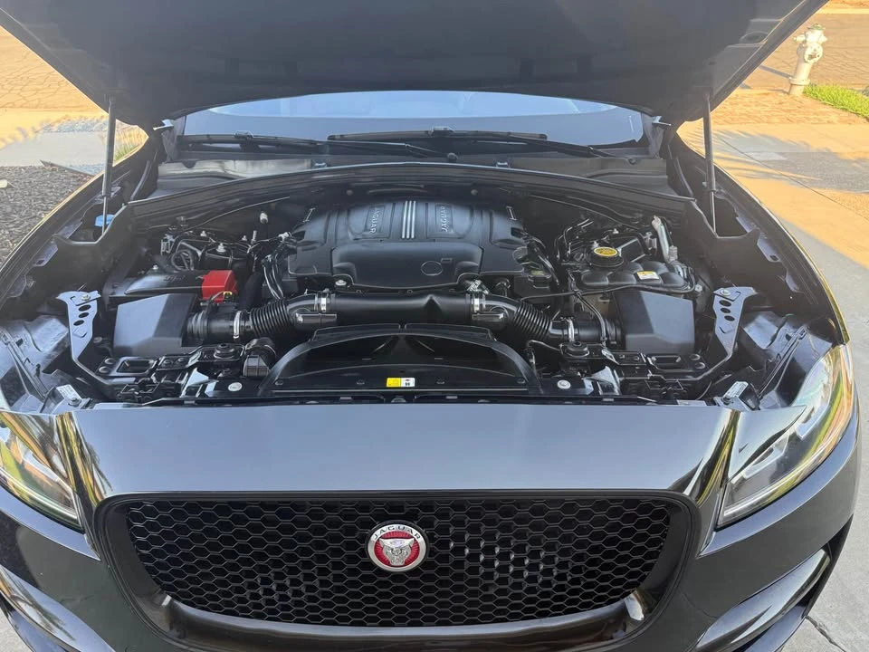 2017 Jaguar F-Pace - Image 9 of 10