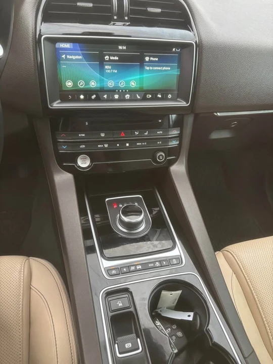 2017 Jaguar F-Pace - Image 14 of 20