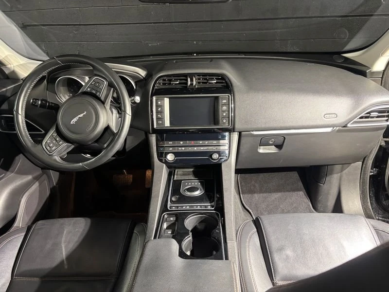 2017 Jaguar F-Pace - Image 9 of 13