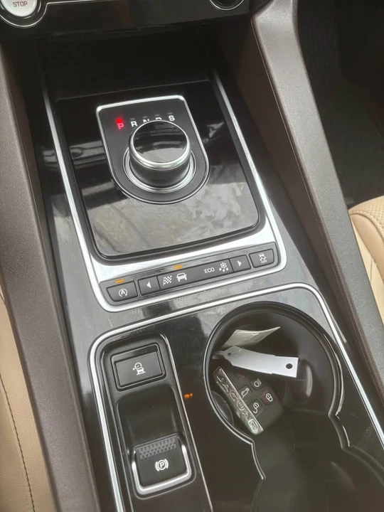 2017 Jaguar F-Pace - Image 16 of 20