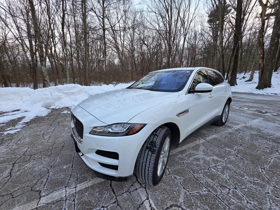 2017 Jaguar F-Pace - Image 2 of 11