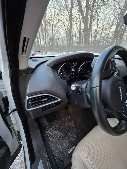 2017 Jaguar F-Pace - Image 6 of 11