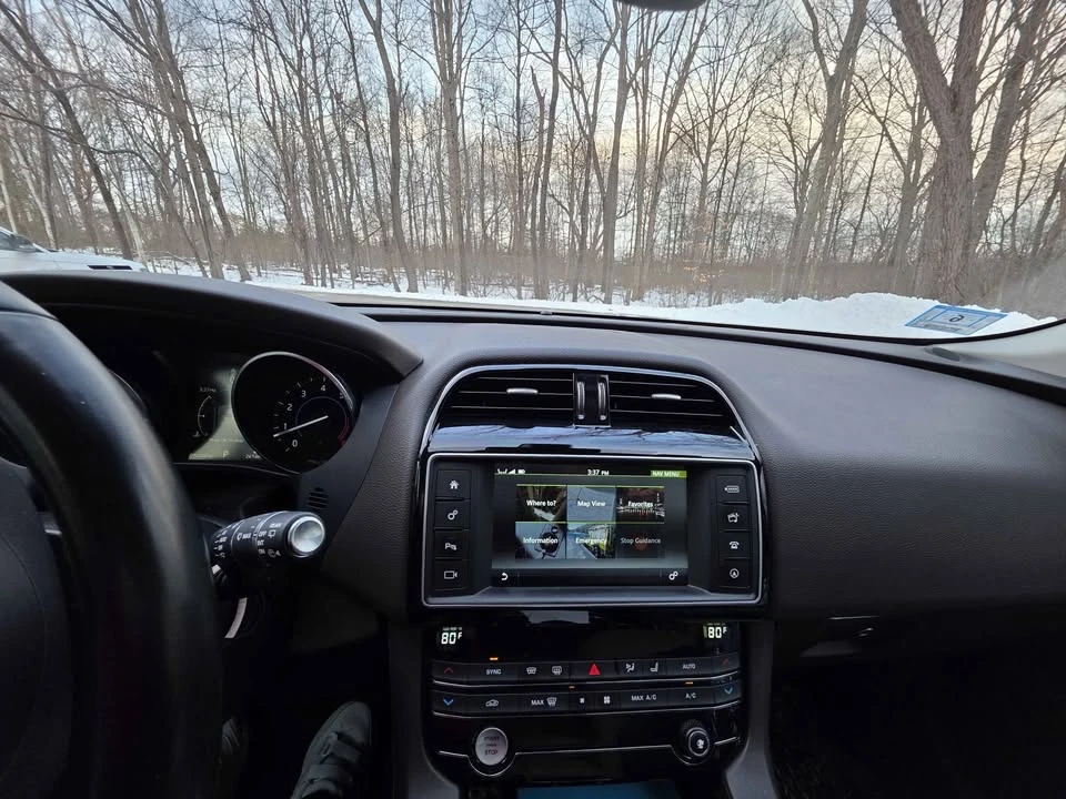 2017 Jaguar F-Pace - Image 5 of 11