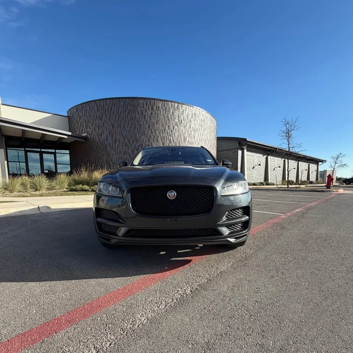 2017 Jaguar F-Pace - Image 8 of 17