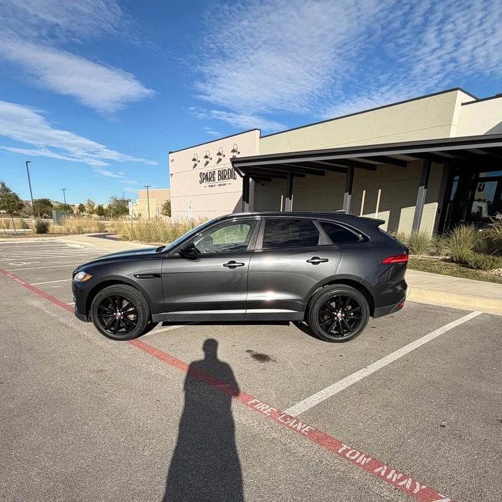 2017 Jaguar F-Pace - Image 2 of 17
