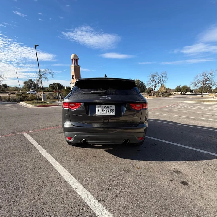 2017 Jaguar F-Pace - Image 5 of 17