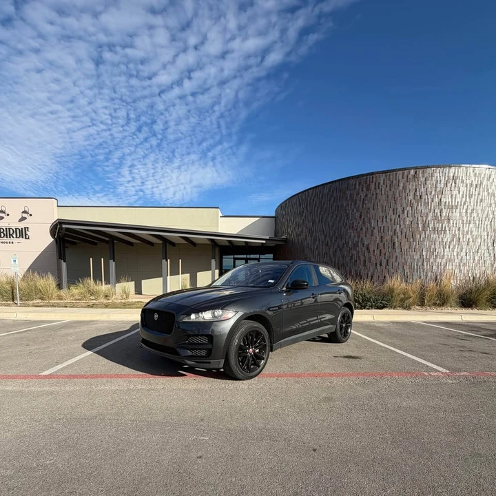 2017 Jaguar F-Pace - Image 3 of 17