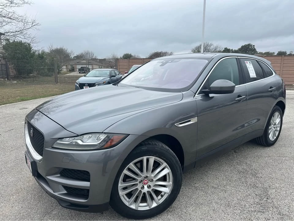 2017 Jaguar F-Pace - Image 2 of 8
