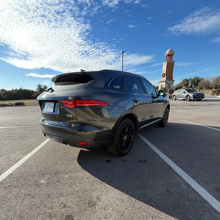 2017 Jaguar F-Pace - Image 6 of 17