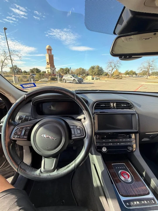 2017 Jaguar F-Pace - Image 16 of 17