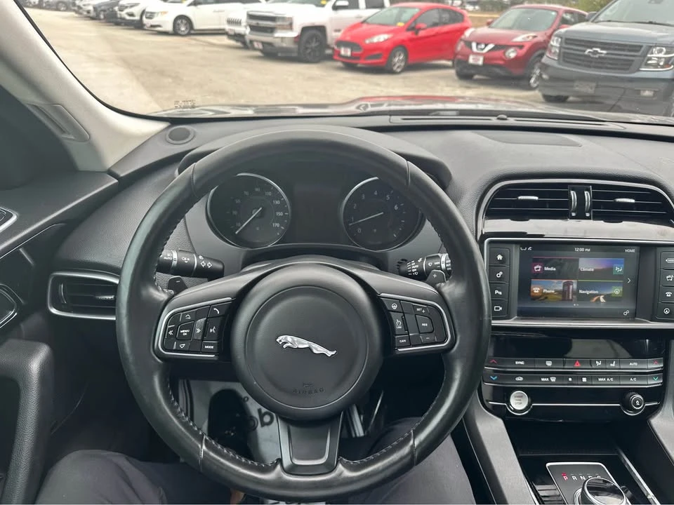 2017 Jaguar F-Pace - Image 6 of 8