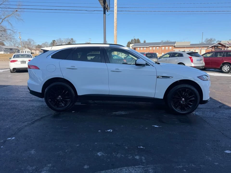 2017 Jaguar F-Pace - Image 5 of 16