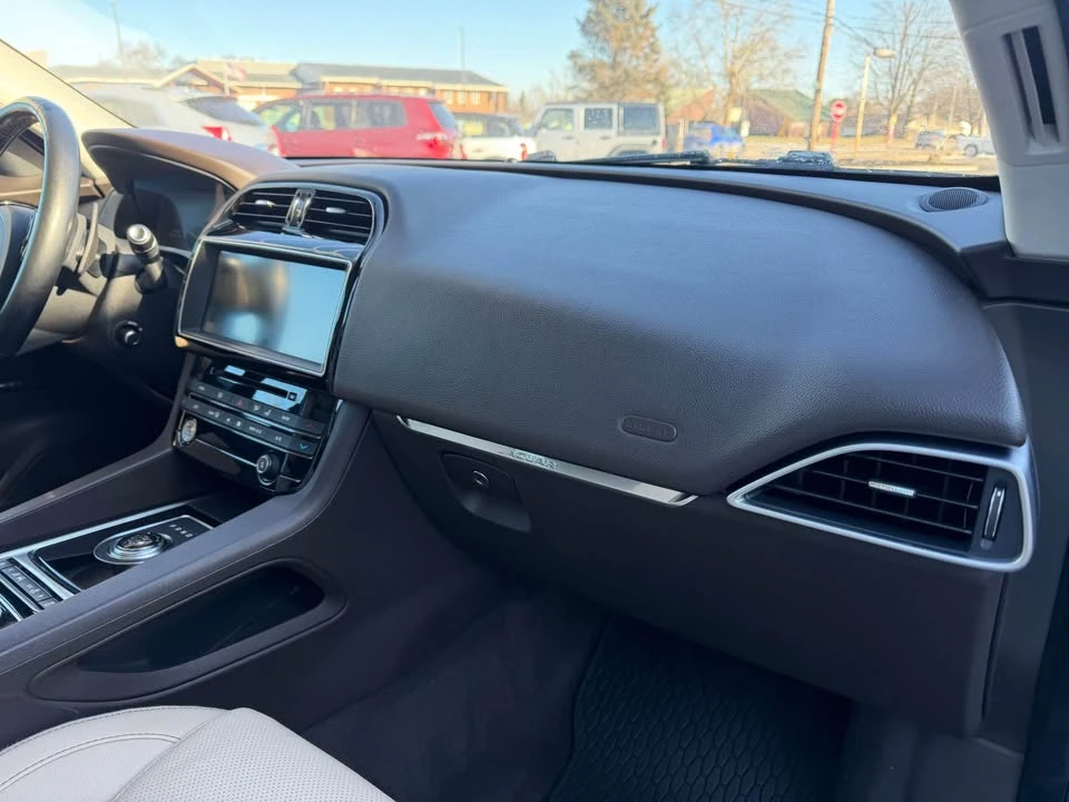 2017 Jaguar F-Pace - Image 11 of 16