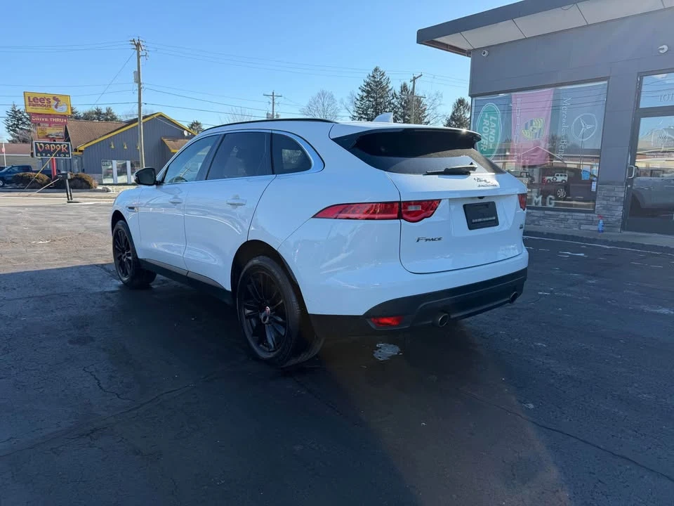2017 Jaguar F-Pace - Image 3 of 16