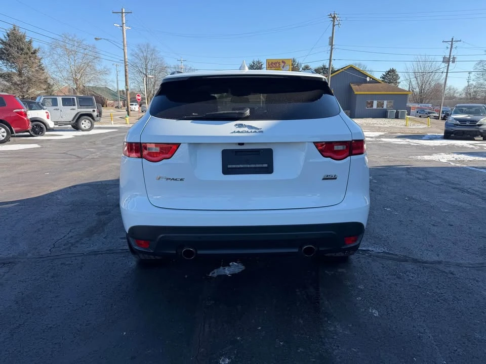 2017 Jaguar F-Pace - Image 8 of 16