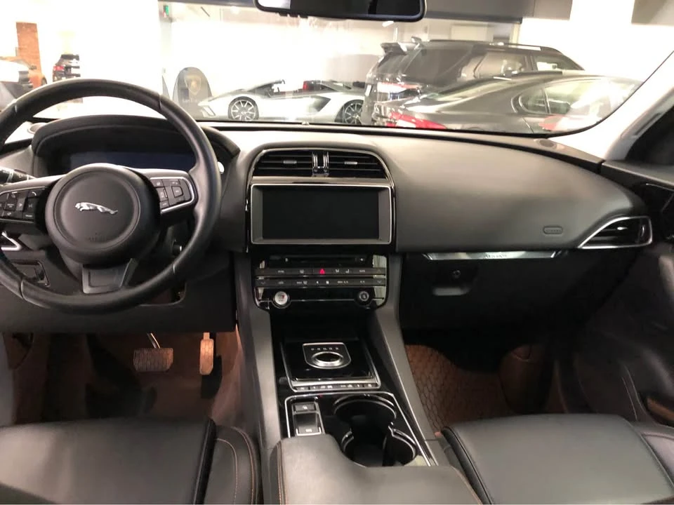 2017 Jaguar F-Pace - Image 6 of 6