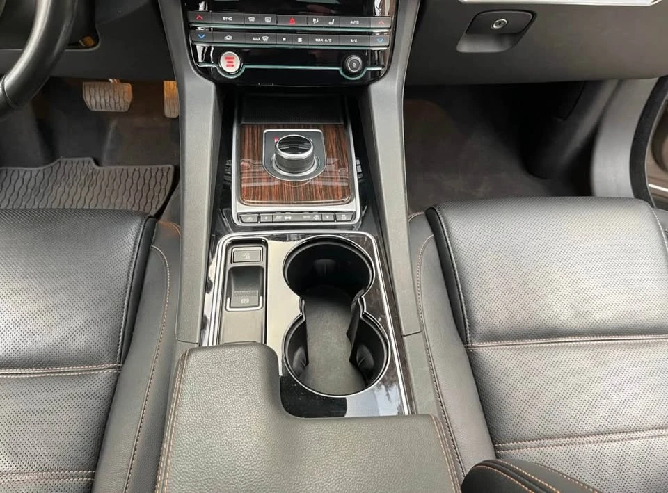 2017 Jaguar F-Pace - Image 17 of 19