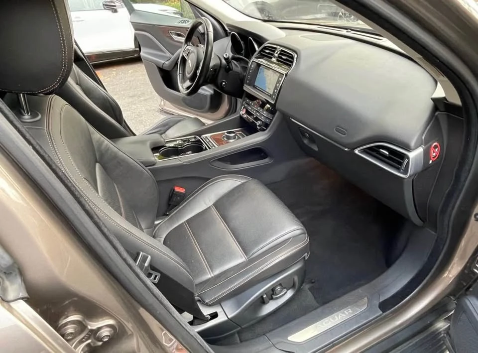 2017 Jaguar F-Pace - Image 15 of 19
