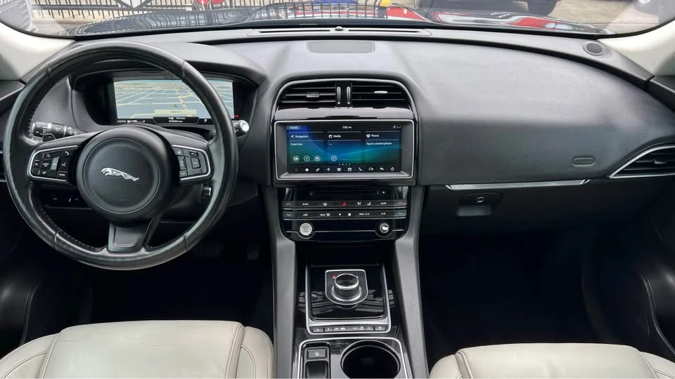 2017 Jaguar F-Pace - Image 9 of 20