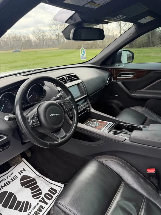 2017 Jaguar F-Pace - Image 7 of 14
