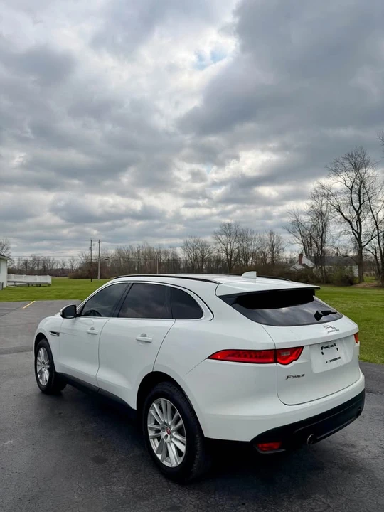 2017 Jaguar F-Pace - Image 5 of 14