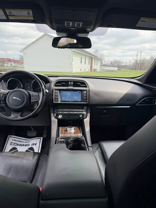 2017 Jaguar F-Pace - Image 11 of 14