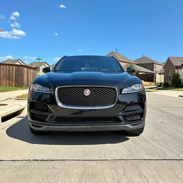 2017 Jaguar F-PACE 35t Prestige Sport Utility 4D