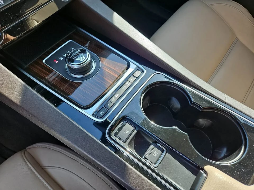 2017 Jaguar F-Pace - Image 8 of 16