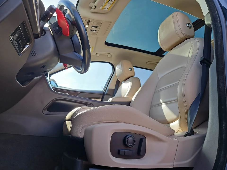 2017 Jaguar F-Pace - Image 7 of 16