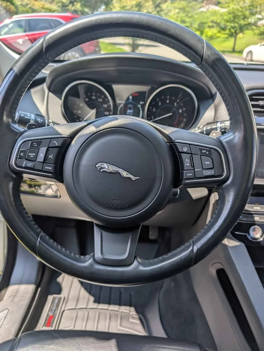 2017 Jaguar F-Pace - Image 15 of 18