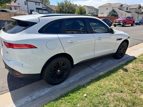 2017 Jaguar F-PACE 35t Prestige Sport Utility 4D