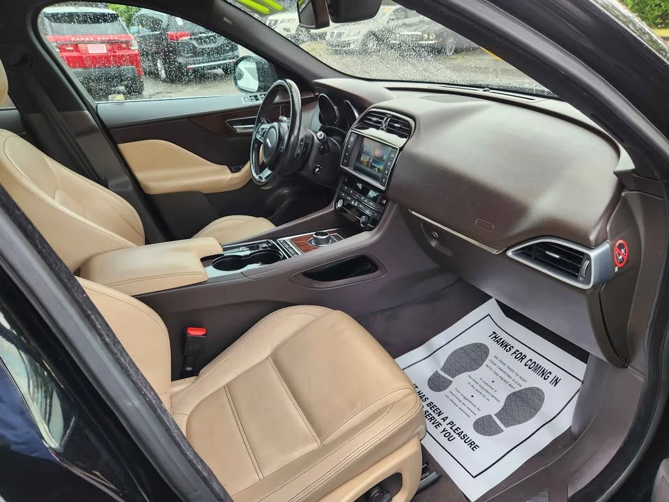 2017 Jaguar F-Pace - Image 8 of 13