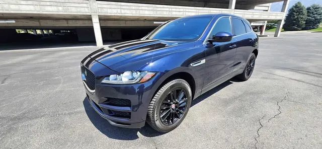 2017 Jaguar F-PACE 35t Prestige Sport Utility 4D