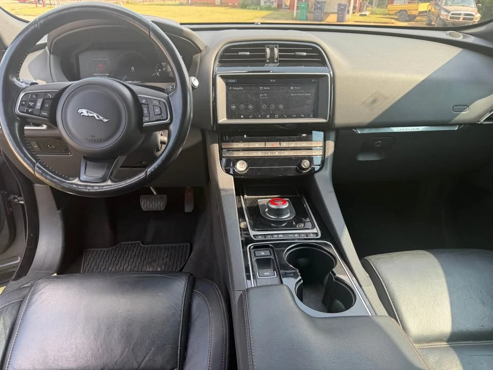2017 Jaguar F-Pace - Image 5 of 9